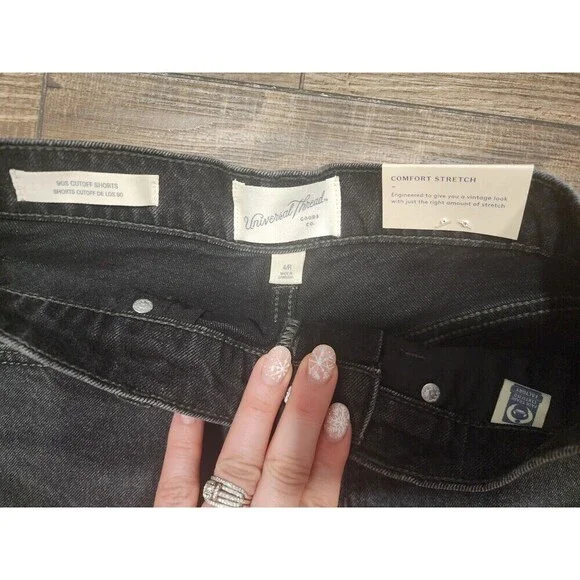 Universal Thread Women's Mid Rise 90's Baggy Jean Shorts - Black Size 4 - Picture 4 of 5